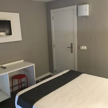 בית הארחה Boutique Bbb Auto Check In בנידורם